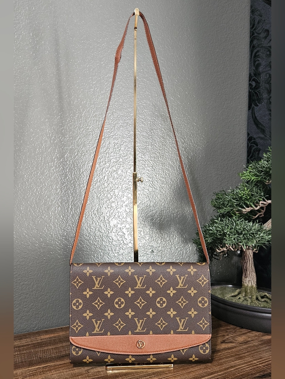 Authentic Louis Vuitton Bordeaux Monogram Canvas Crossbody/Clutch Bag - Picture 2 of 16